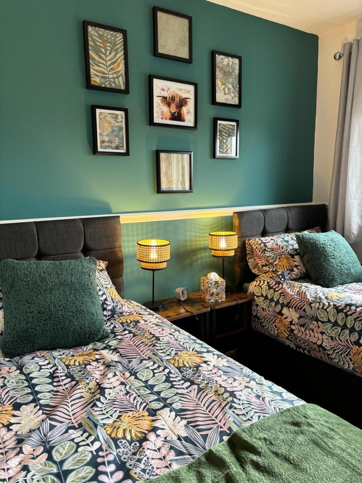 Stylish Home In Linlithgow With Free Parking Екстериор снимка
