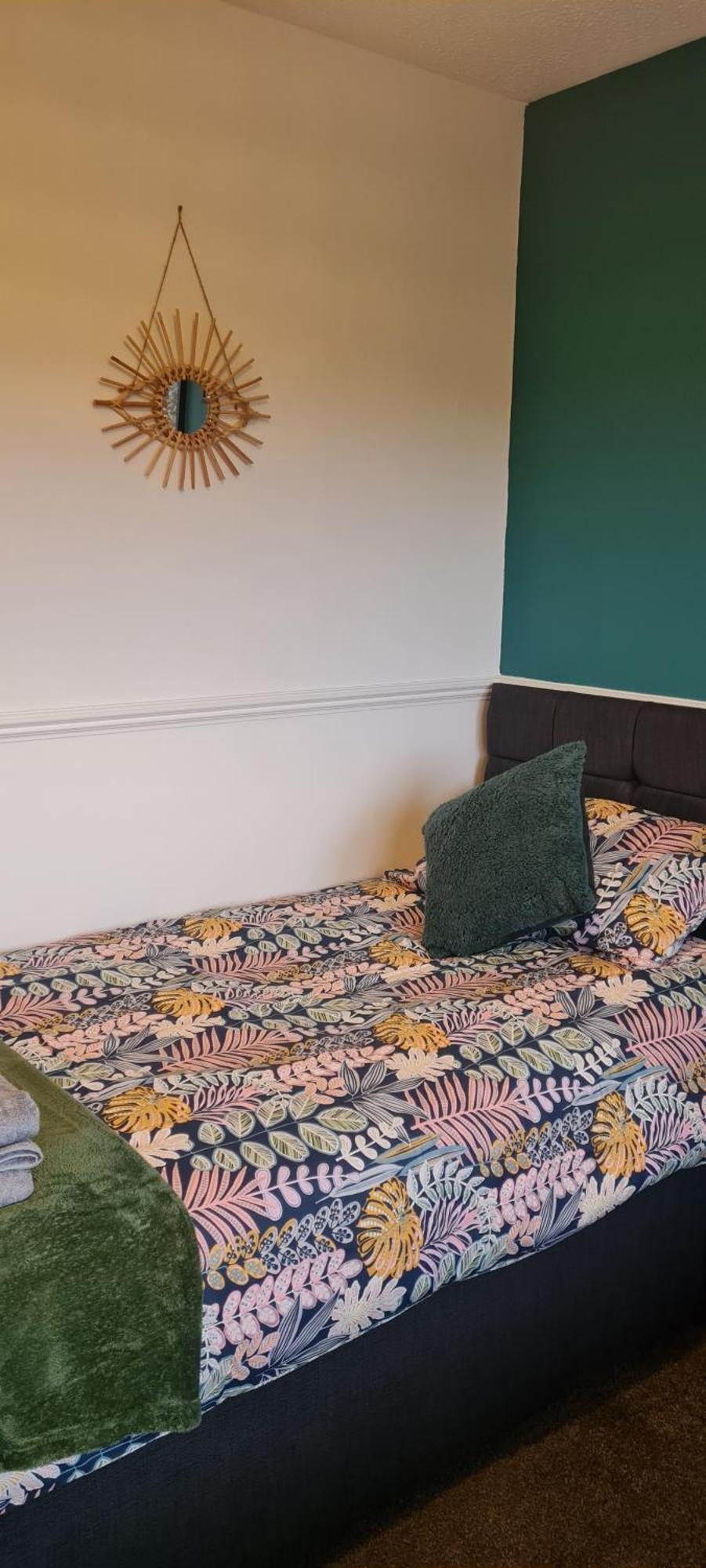 Stylish Home In Linlithgow With Free Parking Екстериор снимка
